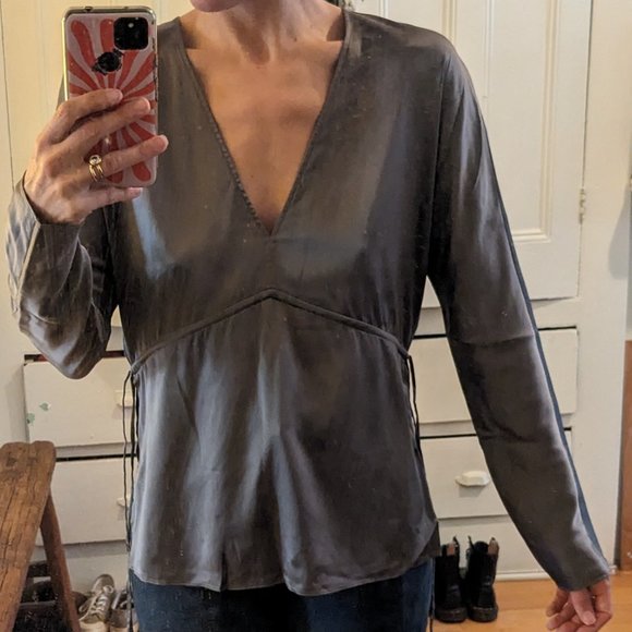 Elizabeth & James - Grey Silk Long Sleeve Blouse - Picture 6 of 7